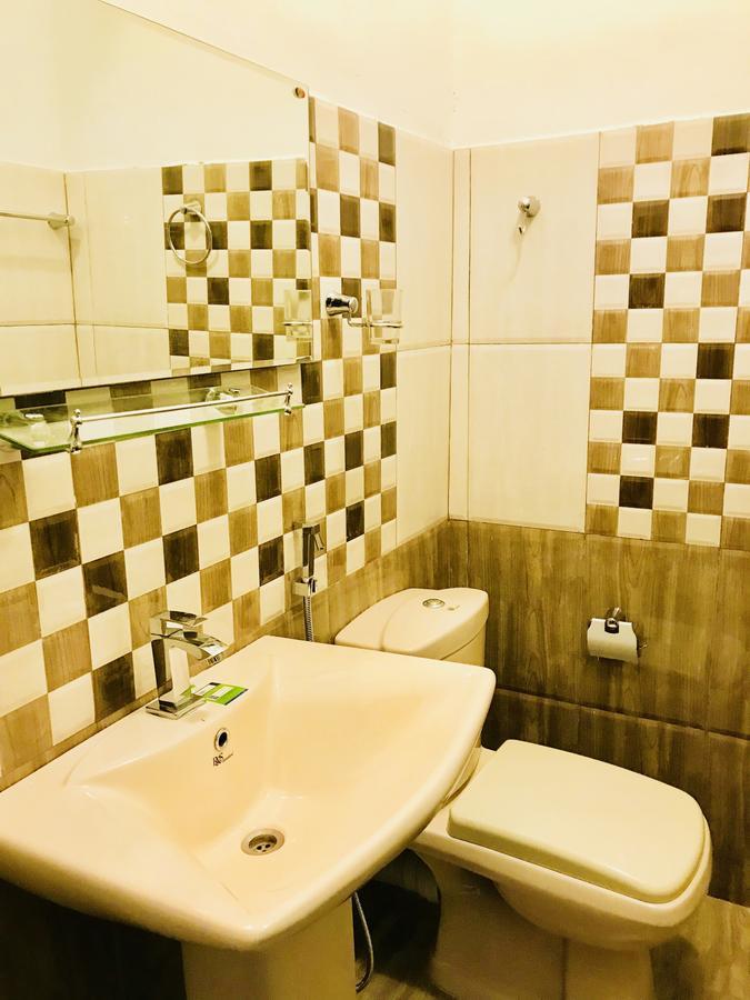 Готель Travellers Halt Ратнапура Екстер'єр фото